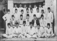 At the reception given to Azeez (seated in center) by the Jaffna Muslim Brotherhood on his departure to Cambridge University in 1934