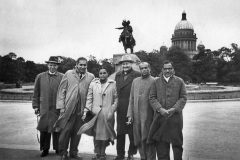 Azeez, Ummu, Sagara Palansuriya, V.A. Kandiah and 2 delegates at Leningrad, U.S.S.R. in 1959