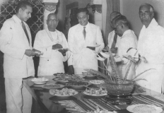 reception to Kalaipulavar Navaratnam by Azeez as Vice-President of Tamil Cultural Society at his residence