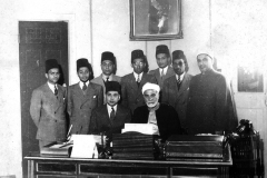 Azeez and 4 CMSF scholars with Rector of Al-Azhar University, Cairo, Egypt in 1947