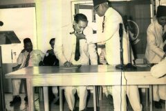 A.M.A. Azeez felicitated by Sir Razik Fareed after delivering the I.L.M. Abdul Azeez Birth Centenary Address on 27.10.1967